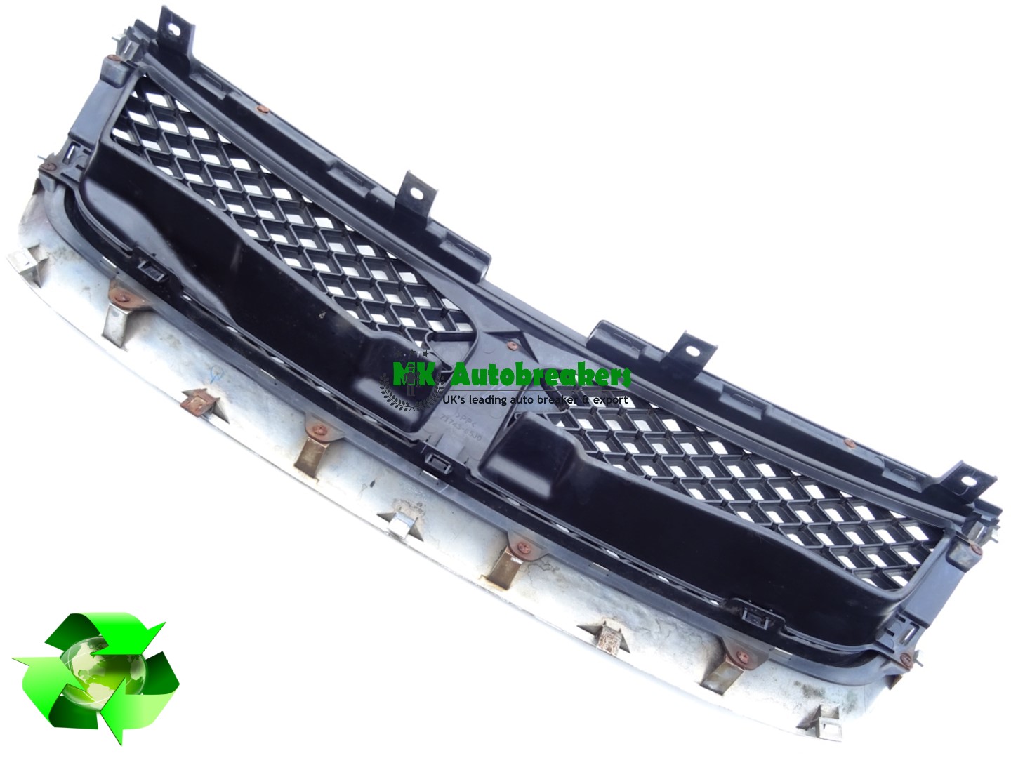 Suzuki Grand Vitara Front bumper grille MK Autobreakers Ltd