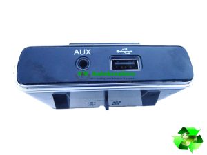 Fiat 500 USB AUX Port Socket 735628336 Genuine 2015-2018