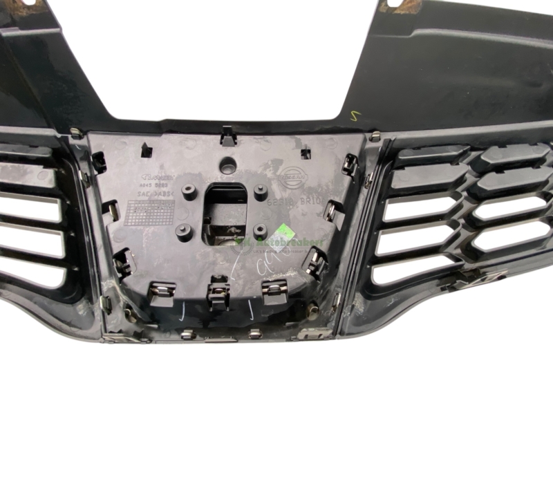 Nissan qashqai front grille 62310br10a bumper genuine 2013 4 | mk autobreakers ltd Nissan Qashqai Front Grille bra Bumper Genuine