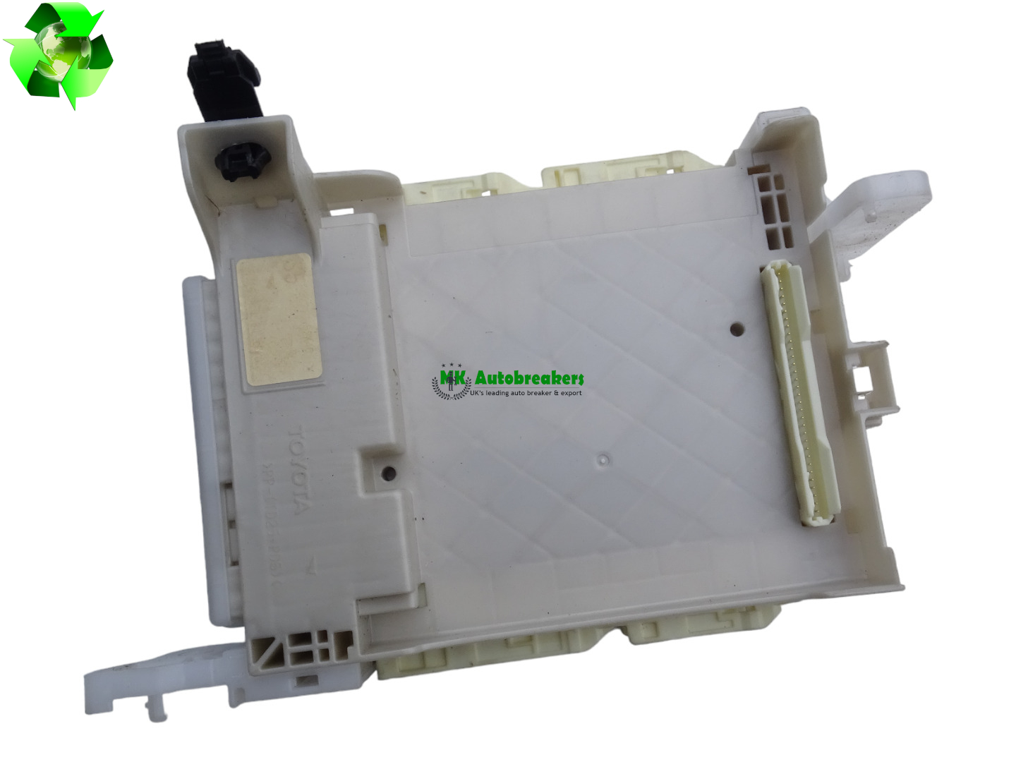 Toyota Yaris Fuse Box Control Module 8273052K40 Genuine 2014