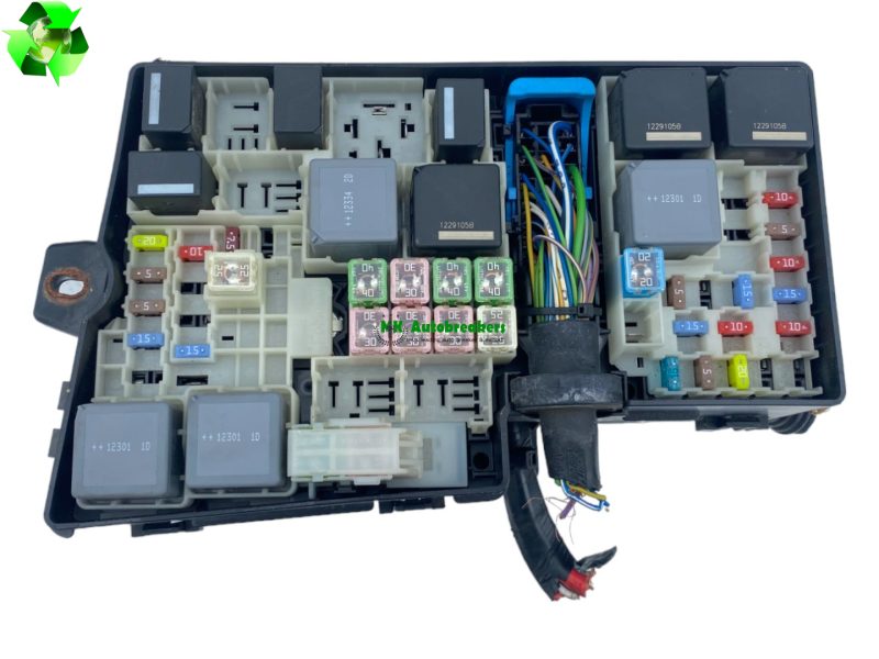 Ford focus fuse relay box av6t-14a067-ac genuine 2012