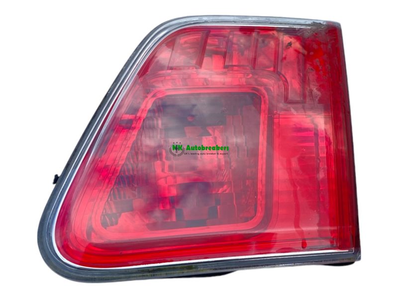 Toyota avensis rear inner tail light 8158105120 right genuine 2011