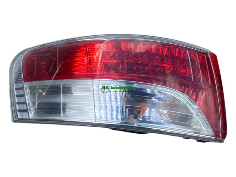 Toyota avensis rear light 8156105190 left genuine 2011