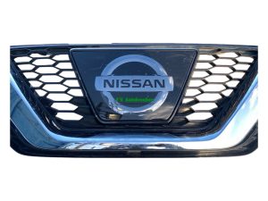 Nissan Qashqai Bumper Grille 62890HV01A Front Genuine 2018