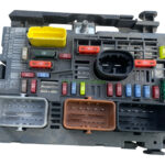 Peugeot Citroen Engine Bay Fuse Box 9807028580 Genuine 2015