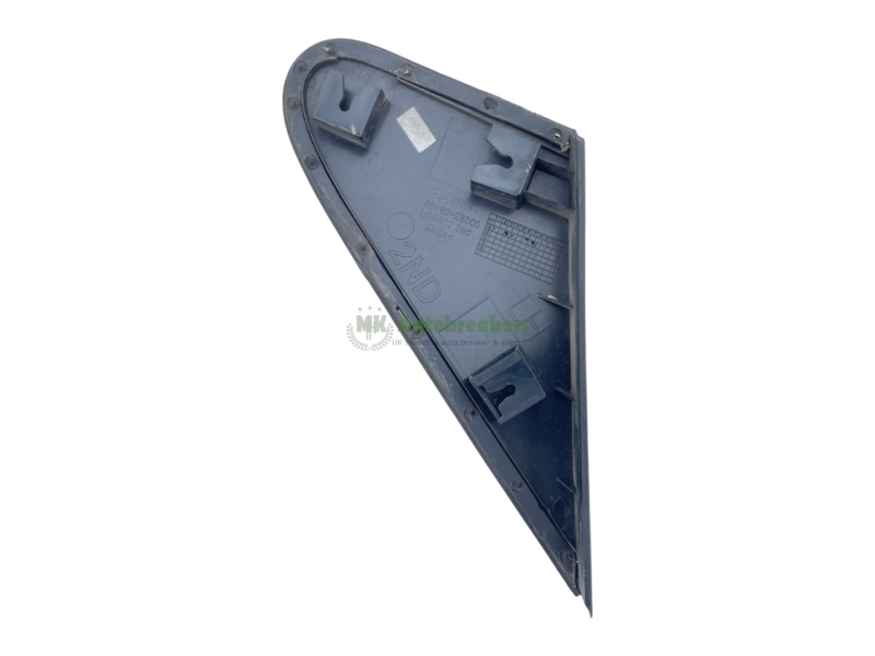 Hyundai IX35 Front Door Glass Trim 8618028000 Left Genuine 2012