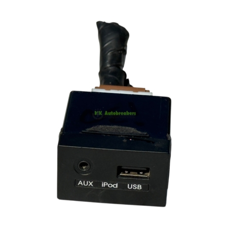 Hyundai I30 USB AUX Ipod Socket Port 96120-2R500 Genuine 2009