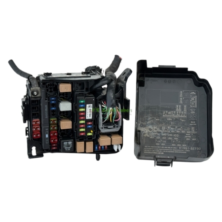 Hyundai I40 Fuse Box 91232-3Z750 Genuine 2015