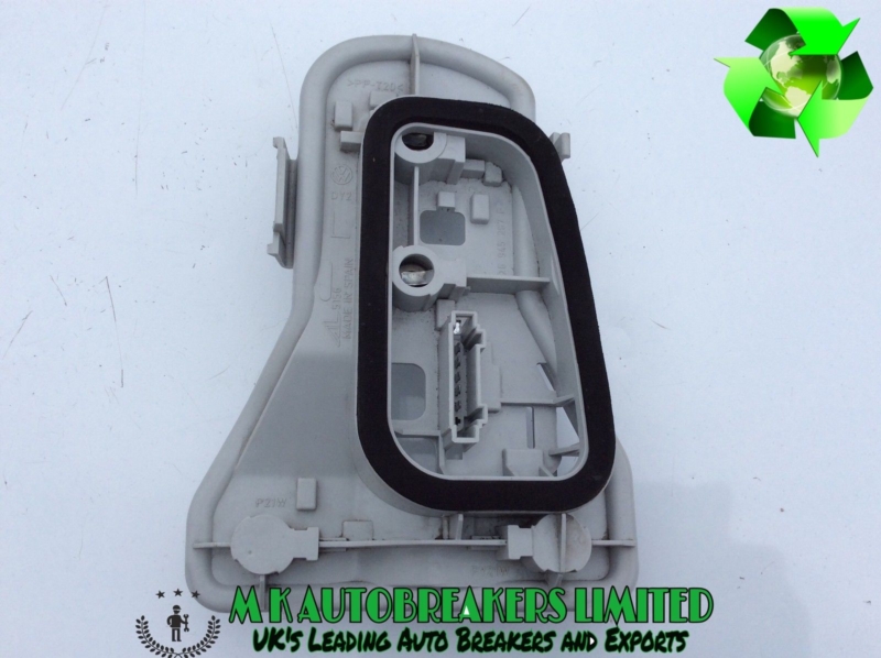 VW Polo From 05-09 Rear Bulb Holder Passenger Side (Breaking For Parts) - Image 3