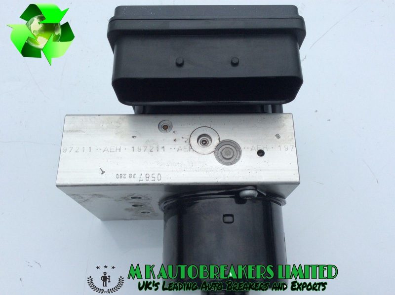 Mercedes C Class W203 ABS Modulator Pump (Breaking For Parts) - Image 4