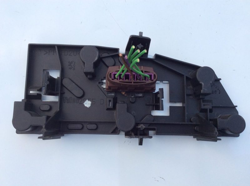 Peugeot 406 From 1996-1999 Rear Bulb Holder Driver Side O/S (Breaking For Parts) - Image 4